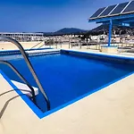 2000. Spacious On The Promenade. Апартаменты