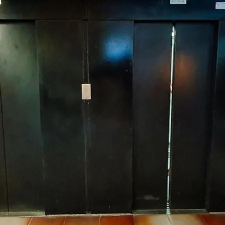 2000. Spacious On The Promenade. * Marbella