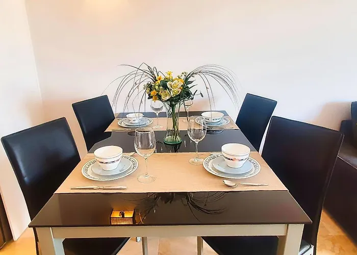 2000. Spacious On The Promenade. Apartament Marbella