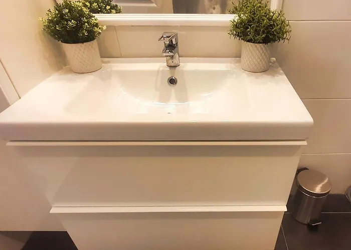 2000. Spacious On The Promenade. Marbella