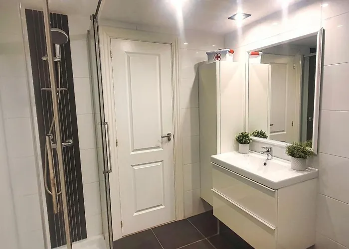 2000. Spacious On The Promenade. Apartament