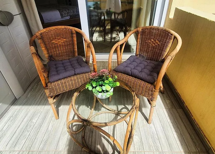 2000. Spacious On The Promenade. Apartament *