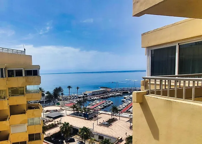 2000. Spacious On The Promenade. Apartament Marbella