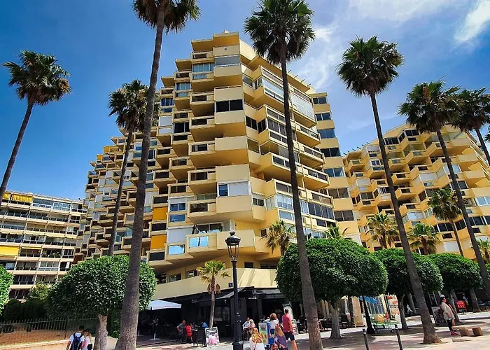 2000. Spacious On The Promenade. * Marbella