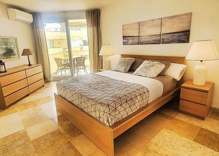 2000. Spacious On The Promenade. *