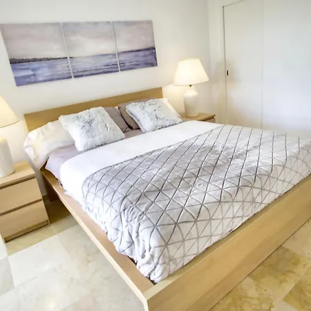 2000. Spacious On The Promenade. דירה *