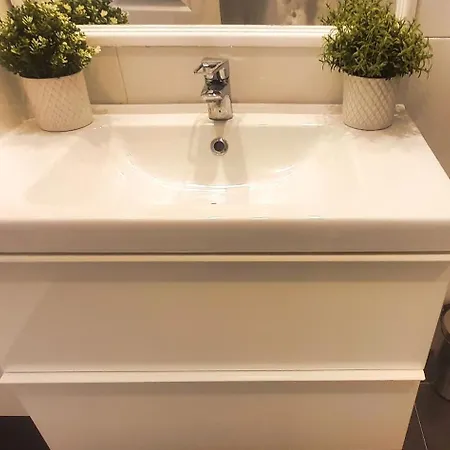 2000. Spacious On The Promenade. מארבלה