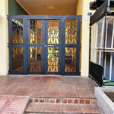 公寓 2000. Spacious On The Promenade.