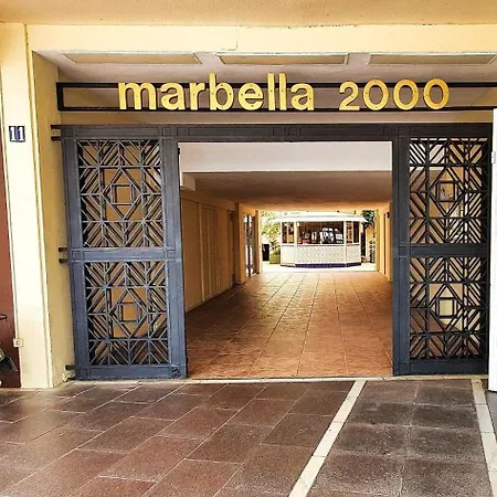 2000. Spacious On The Promenade. דירה מארבלה