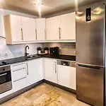 Διαμέρισμα 2000. Spacious On The Promenade. *