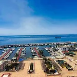 Διαμέρισμα 2000. Spacious On The Promenade. *