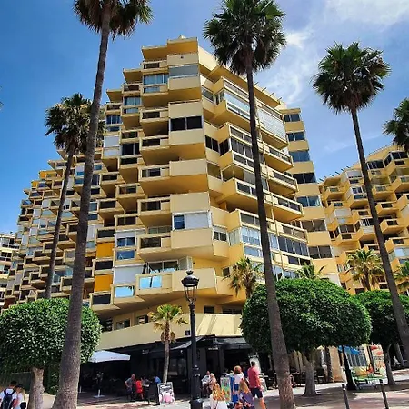 2000. Spacious On The Promenade. * Marbella