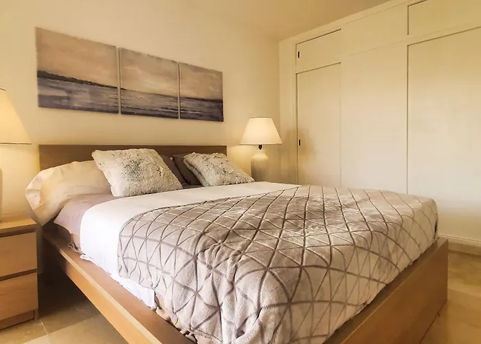 Daire 2000. Spacious On The Promenade.