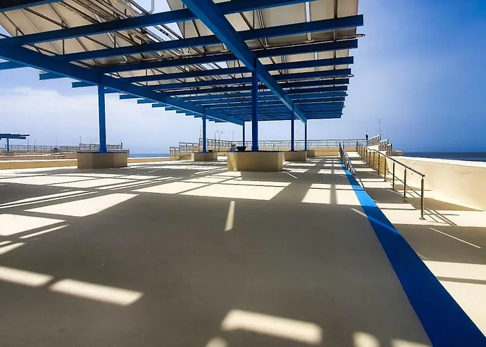 Daire 2000. Spacious On The Promenade. Marbella